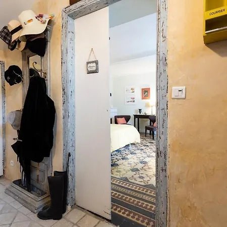 לינה וארוחת בוקר Maison La Vie Carresse