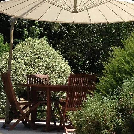 לינה וארוחת בוקר Maison La Vie Carresse
